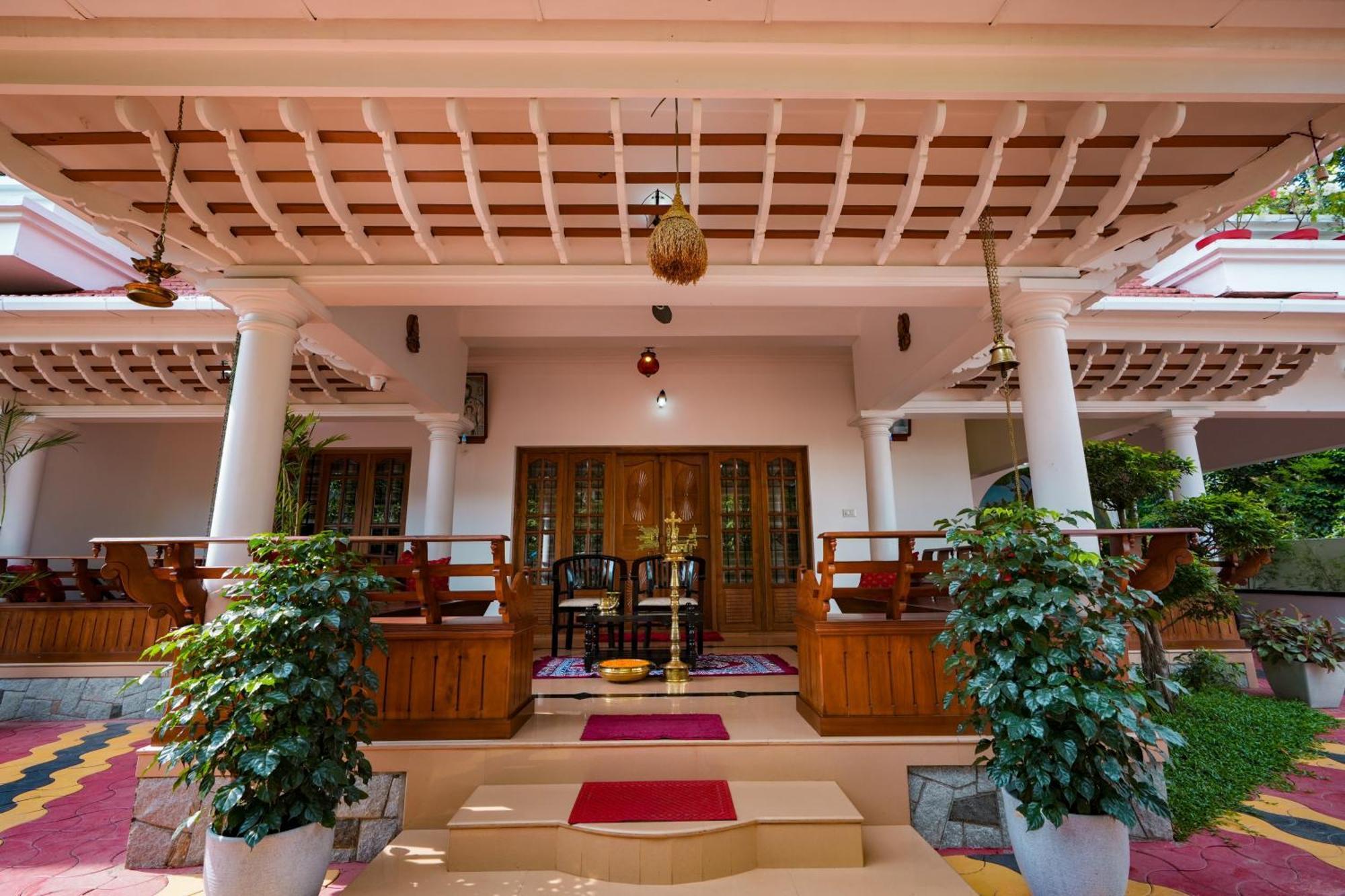 Parudeesa - Heavenly- Luxurious Palace Look-Near Cbd - Kerala - India With Breakfast Kaladi ภายนอก รูปภาพ
